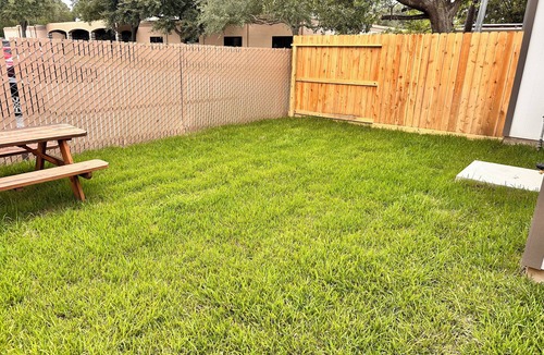 Spring Branch West House | Awesome Stay with Backyard in a New Duplex by City Center, Memorial I-10 & BW-8