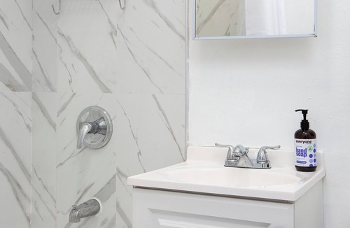 Westlake Apartment | Awesome studio with AC in vibrant Los Angeles