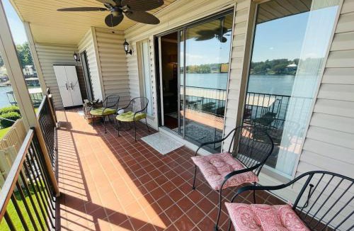 Rockwell Apartment | Awesome Views - Lake Hamilton Condo