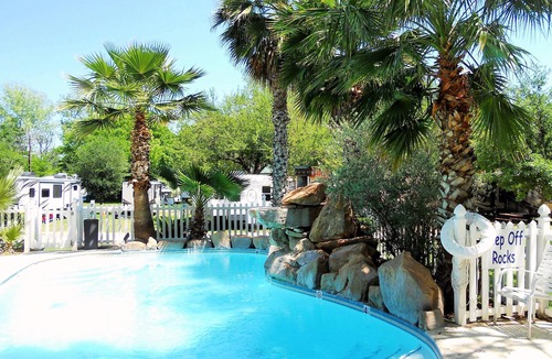 Kingsland Condo | AwesomeGetaway*Lakeviews! Homeawayfromhome!