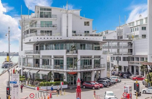 Auckland Central Business District Apartment | AWSA On the Water Luxury (4021)