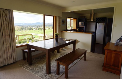 Rotorua House | Aww Sheep-Uninterrupted Panoramic View with Spa