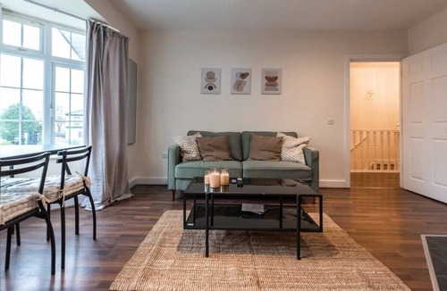 Shirley Apartment | Axinite - 3 Bedroom Flat With Parking