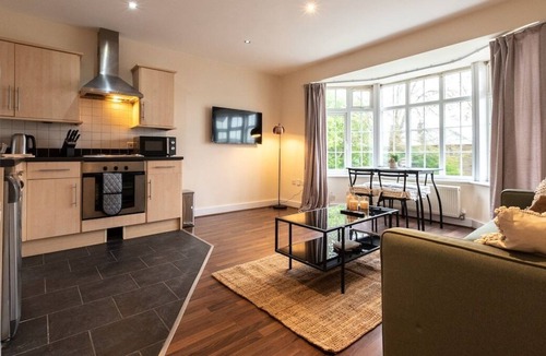 Shirley Apartment | Axinite - 3 Bedroom Flat With Parking