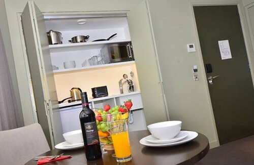 Battersea Apartment | Axiom Park Hotel