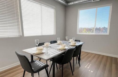 Downtown Des Moines Apartment | Axis Suite