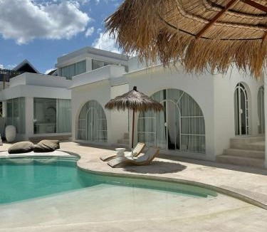 Renon Villa | Ayana Breeze Villa Bali