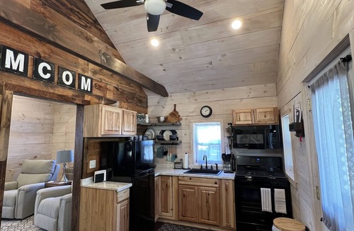 Painted Post Cabin | Ayers Acres ~ Cabin 1 - near Watkins Glen, Corning, Finger Lakes - sleeps 6