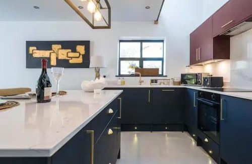 Aylesford House | Aylesford-House-Sleeps 2 & 1 infant-Parking