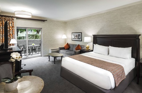 Santa Ana Heights Hotel | Ayres Hotel Costa Mesa/Newport Beach