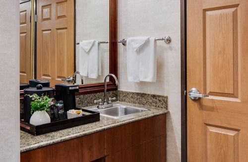 Santa Ana Heights Hotel | Ayres Hotel Costa Mesa/Newport Beach