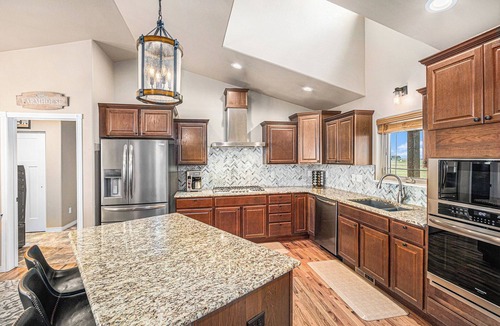 Carpenter Apartment | Ayu Ranch | Panoramic views | Hot tub