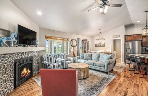 Carpenter Apartment | Ayu Ranch | Panoramic views | Hot tub