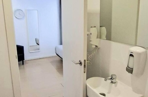 Canillas Hotel | AYZ Javier Cabrini - Auto check-in property