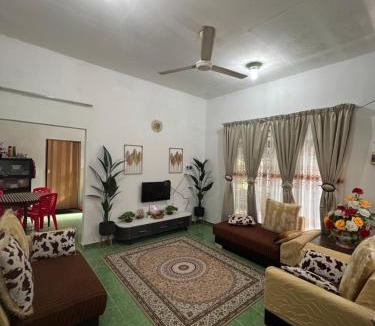 Tanah Merah House | AZ Homestay