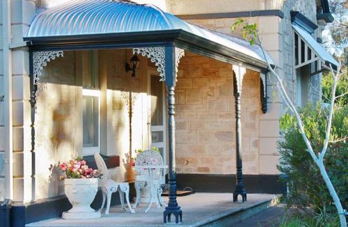 Lyndoch House | Azalea Cedar-Rose Barossa Valley Villa