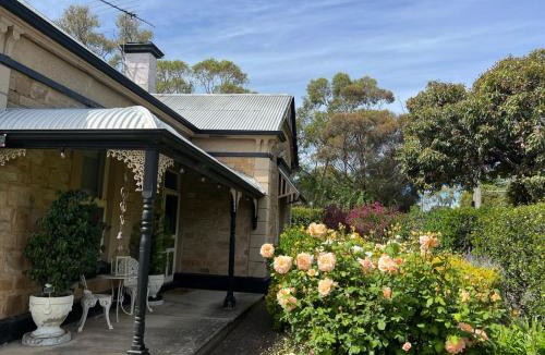 Lyndoch House | Azalea Cedar-Rose Barossa Valley Villa