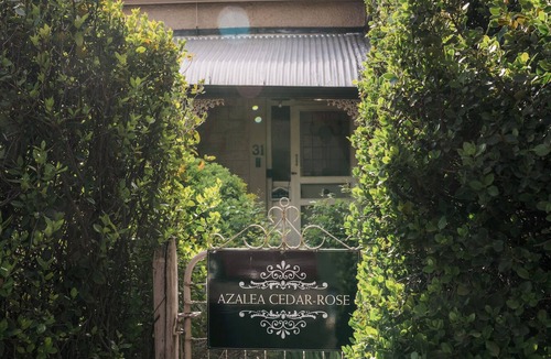 Lyndoch House | Azalea Cedar-Rose Villa