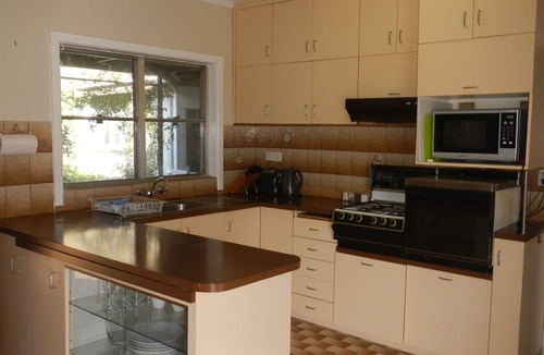 Warburton House | Azalea House - Family Accommodation