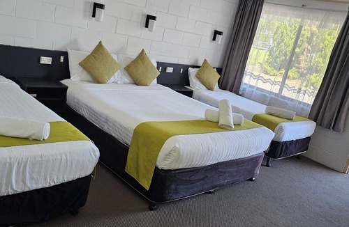 Coonabarabran Hotel | Azalea Motel