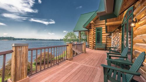 Lake Norman of Catawba House | Azalea Retreat by AvantStay Sleeps 34 Pool
