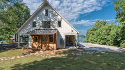 Lake Norman of Catawba House | Azalea Retreat by AvantStay Sleeps 34 Pool