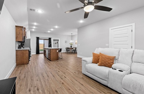 Duenweg House | Azalea Street Retreat - Family Friendly