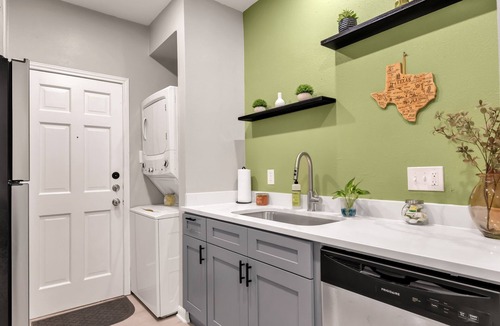 Northgate Apartment | Azalea: Studio Apt, 4 minute walk to A&M