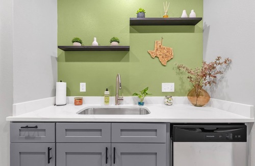 Northgate Apartment | Azalea: Studio Apt, 4 minute walk to A&M