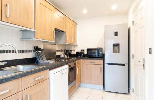 Derby House | Aztec House - Modern & Spacious, 6 separate beds