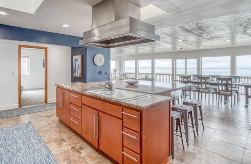 Lincoln Beach House | Azul Jewel