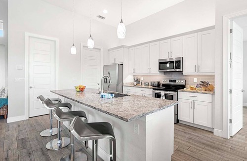 Trafalgar House | Azul Tortuga - 4 Bedroom Waterfront Home for Families