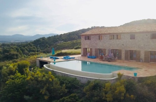 Port-la-Nouvelle House | Azure blue stopover