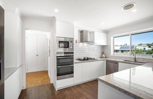 Clifton Springs House | Azure Majesty Cliftons Grand Waterfront Haven