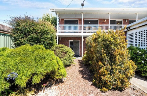 Clifton Springs House | Azure Majesty Cliftons Grand Waterfront Haven