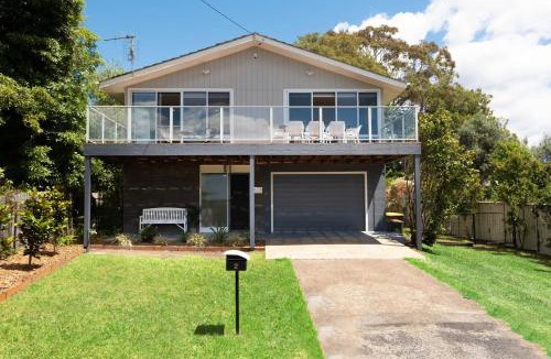 Batehaven House | Azure Sands Ocean Views in Batehaven