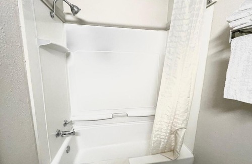 Fort Scott Hotel | Azure Sky Motel