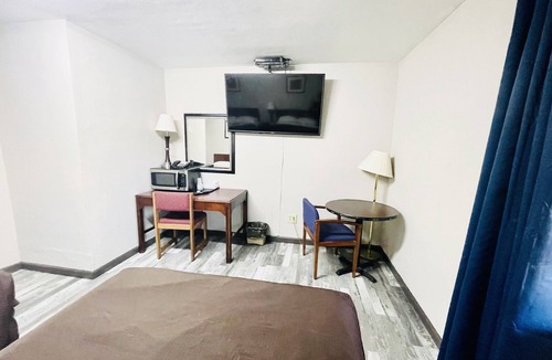 Fort Scott Hotel | Azure Sky Motel