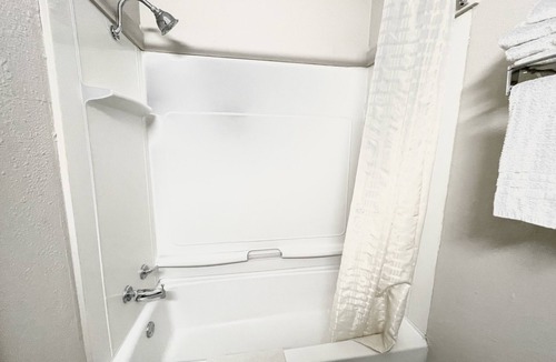 Fort Scott Hotel | Azure Sky Motel