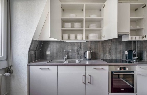 Wipkingen Apartment | Azure Suite - Free Parking - Helle 3-BR Wohnung