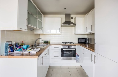 Poole Apartment | Azure Views - Minutes from Poole Quay