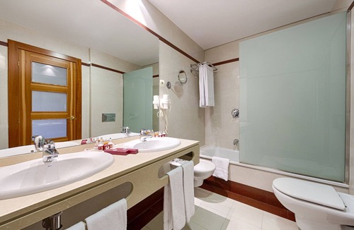 Penafiel Hotel | AZZ Peñafiel Las Claras Hotel & Spa