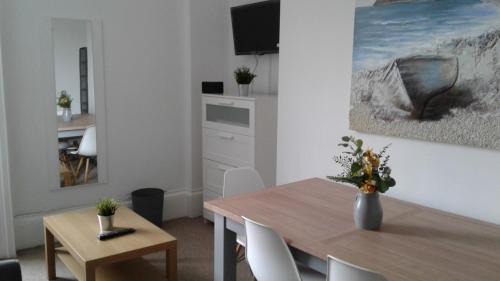 Tynemouth Apartment | AzZule - Tynemouth