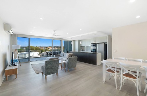 Gold Coast Apartment | Azzura Greens Resort