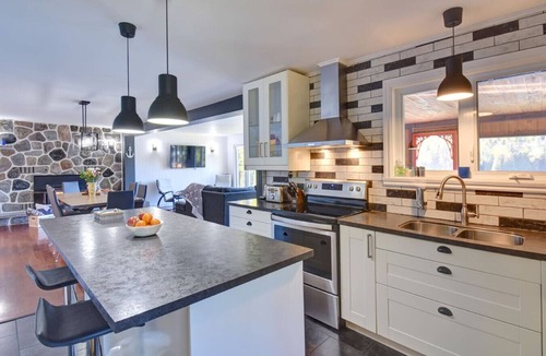 Nominingue Ski Chalet | Bécassines | Private Spa | Billiards | Waterfront