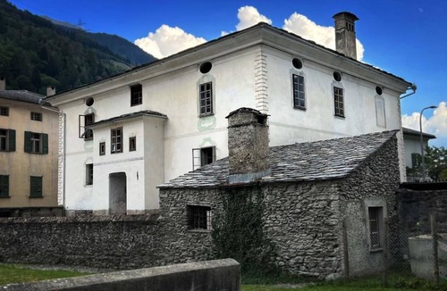 Poschiavo House | Bündner Zuckerbäckerpalazzo unter Denkmalschutz by Interhome