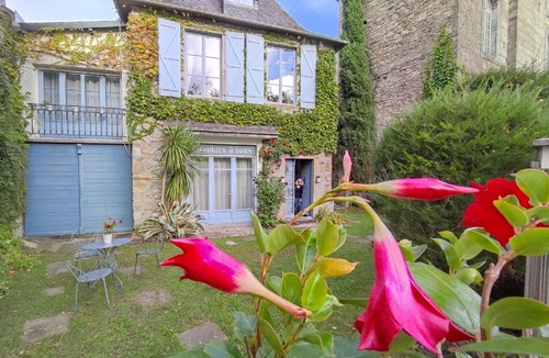 Oloron-Sainte-Marie Bed & Breakfast | B&B Amphitryon