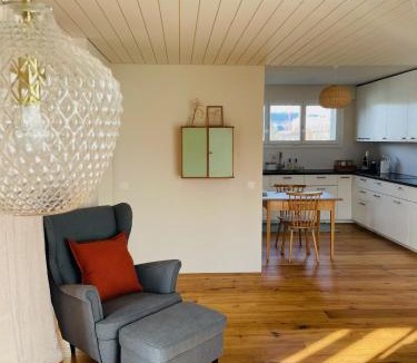 Suhr Bed & Breakfast | B&B Amsel und Meise - privates Zimmer mit Gemeinschaftsräumen