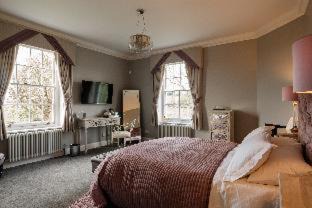 Ramsden Heath Bed & Breakfast | B&B Downham Hall