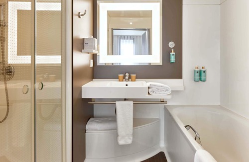 Rueil-Malmaison Hotel | B&B HOME Rueil-Malmaison Gare